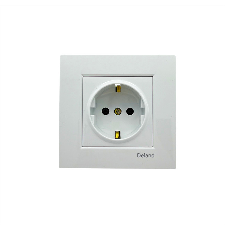 پریز برق توکار سفید 220 ولت 16 آمپر دلند