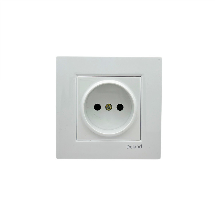 پریز برق توکار سفید 220 ولت 16 آمپر دلند